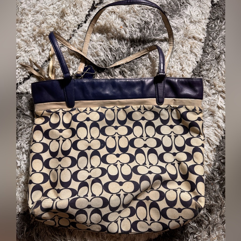 Coach 👜 - Picture 2 of 5